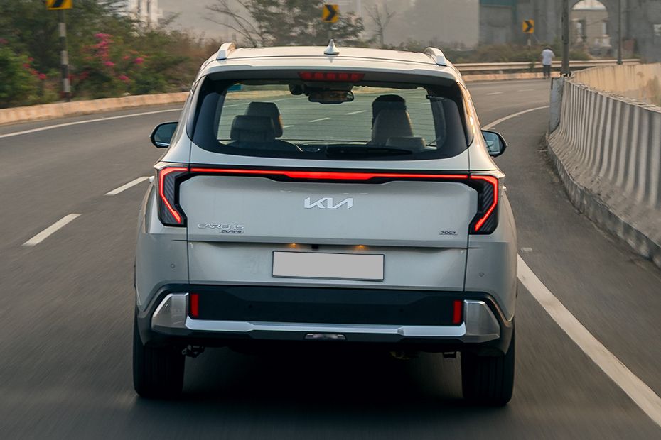 Driving: Rear View Image of Carens Clavis