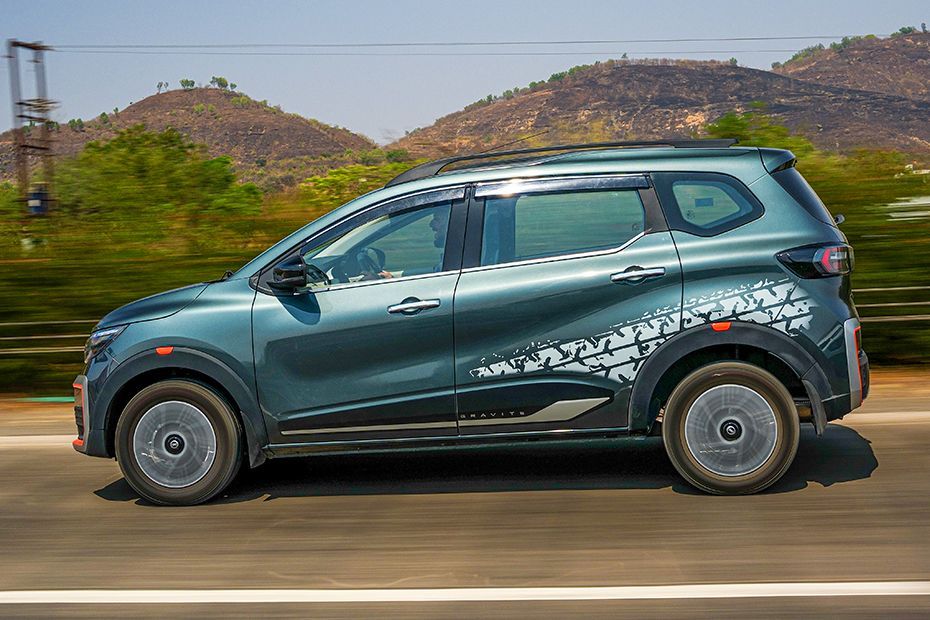 Driving: Side Profile (Left) View Image of Gravite