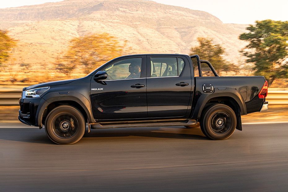 Driving: Side Profile Left View Image of Hilux