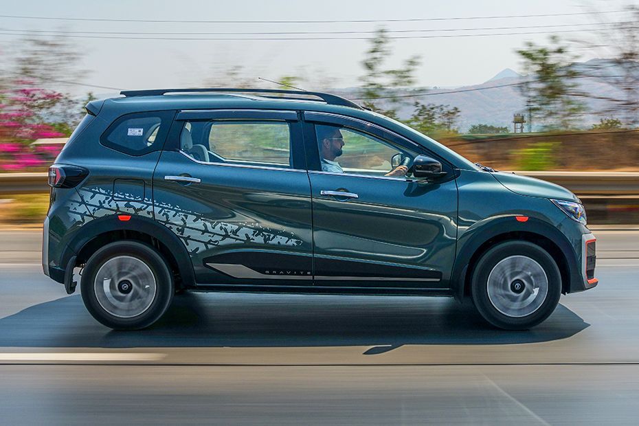 Driving: Side Profile (Right) View Image of Gravite