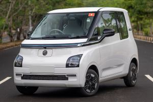 Front 1/4 left Image of Comet EV