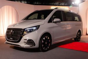 Front 1/4 left Image of V-Class Extra LWB