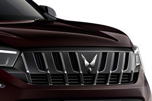 Brand Logo (Front) Image of XUV 7XO