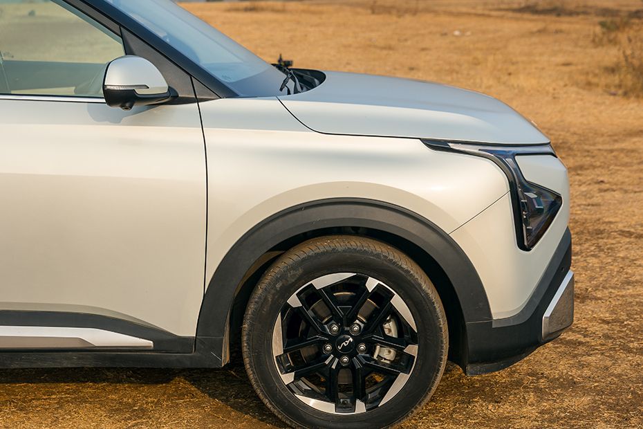 Front Fender Image of Carens Clavis