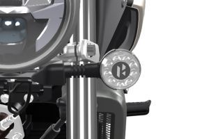 Front Indicator View of Mavrick 440