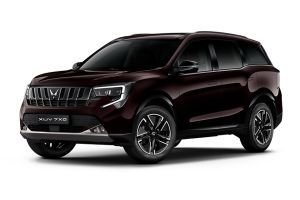 Front Left Quarter View Image of XUV 7XO