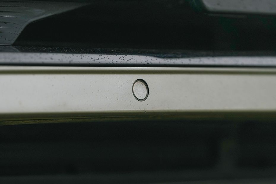 Front Parking Sensors Image of BE 6
