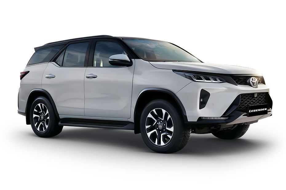 Front Right Quarter View Image of Fortuner Legender