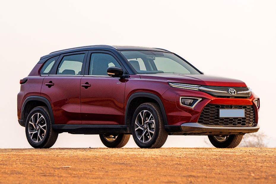 Front Right Quarter View Image of Hyryder