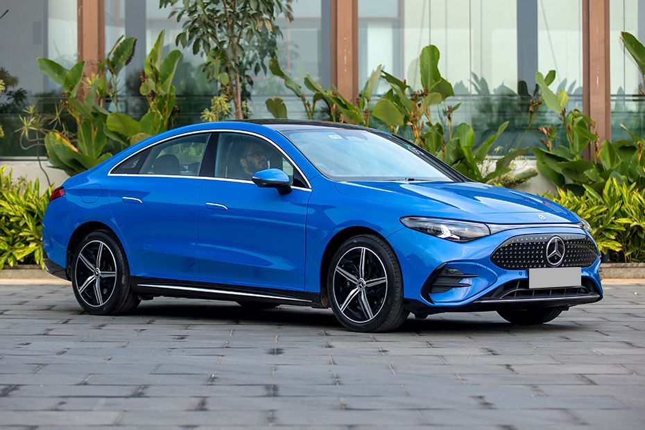 Front Right Quarter View Image of CLA Electric