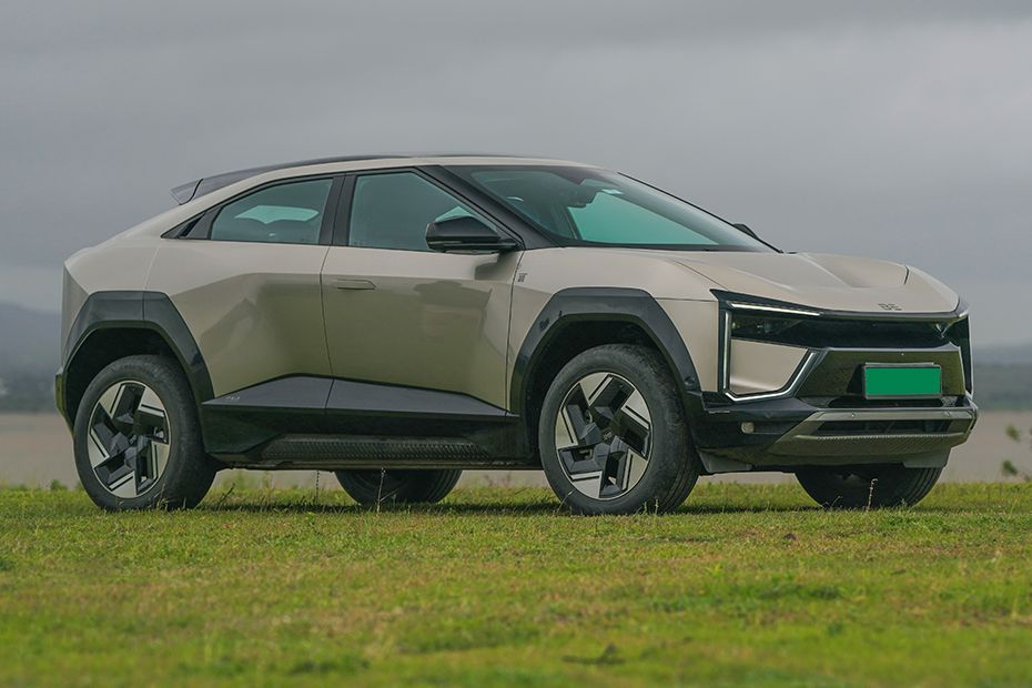 Front Right Quarter View Image of BE 6