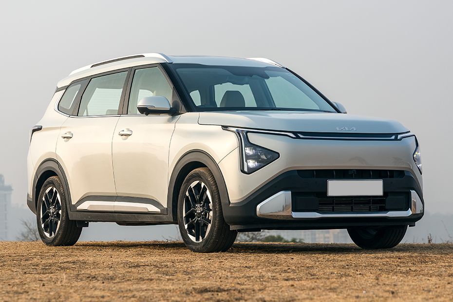 Front Right Quarter View Image of Carens Clavis