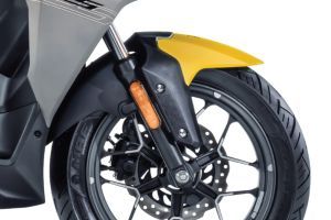 Front Suspension View of Xoom 125