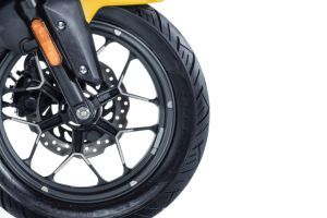 Front Tyre View of Xoom 125