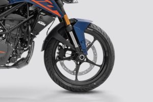 Front Wheel of 200 Duke
