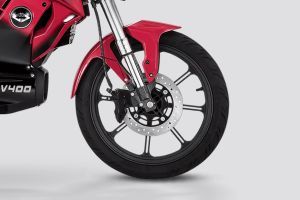 Front Wheel of RV400