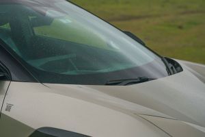 Front Windshield and Wiper Image of BE 6