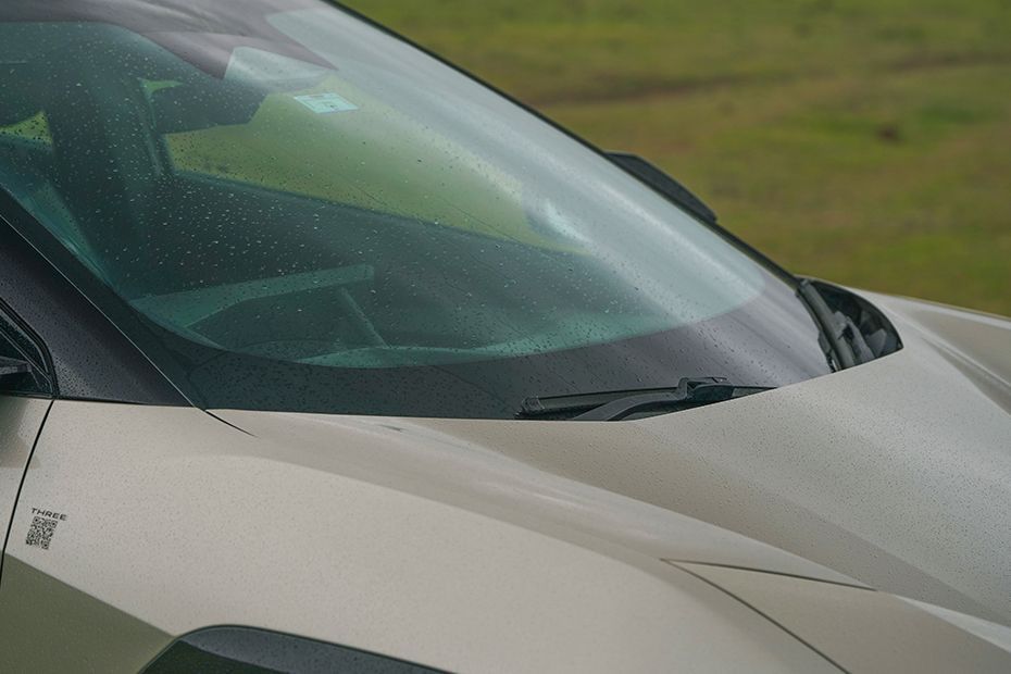 Front Windshield and Wiper Image of BE 6