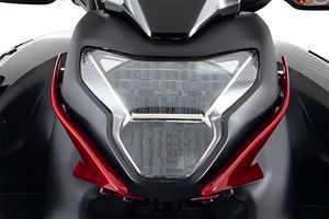 Head Light of Pulsar N125