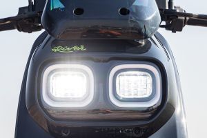 Head Light of Indie