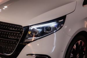 Headlamp Image of V-Class Extra LWB