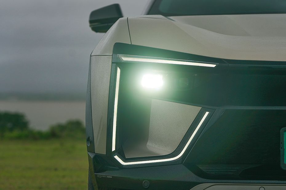 Headlight Image of BE 6