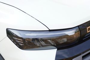 Headlight Image of Duster