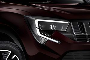 Headlight Image of XUV 7XO