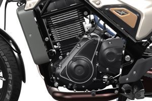 Left Side oF Engine of Mavrick 440