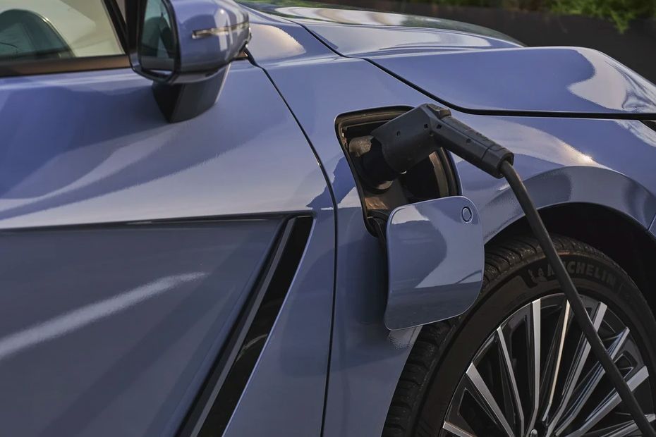 Charging Flap (Open) Image of ES