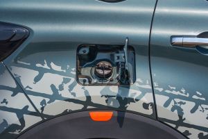 Fuel Lid (Open) Image of Gravite