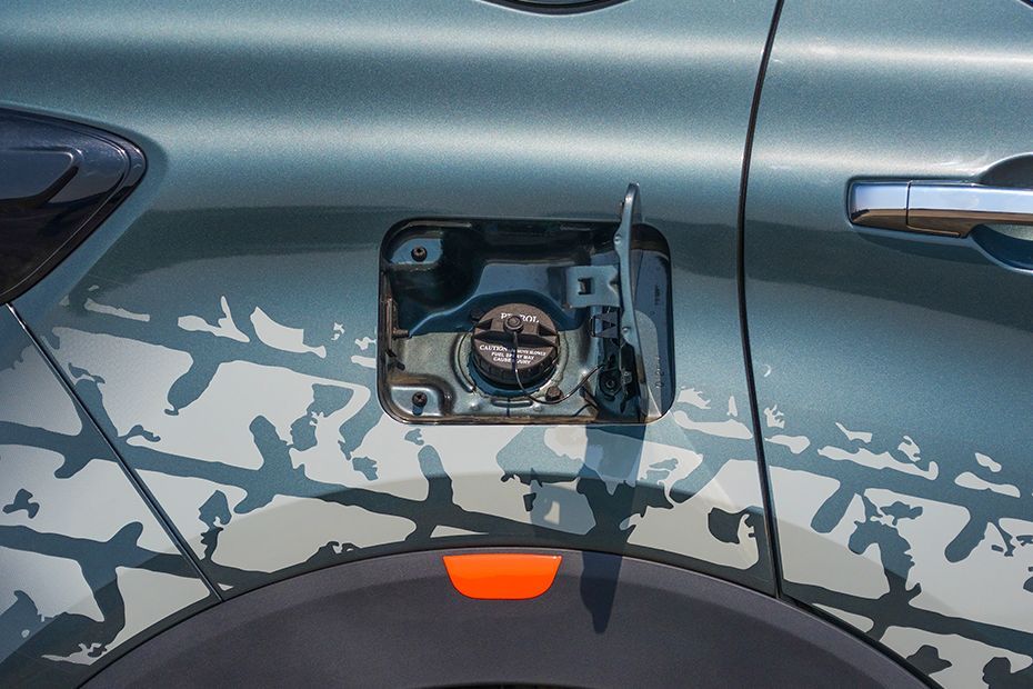 Fuel Lid (Open) Image of Gravite