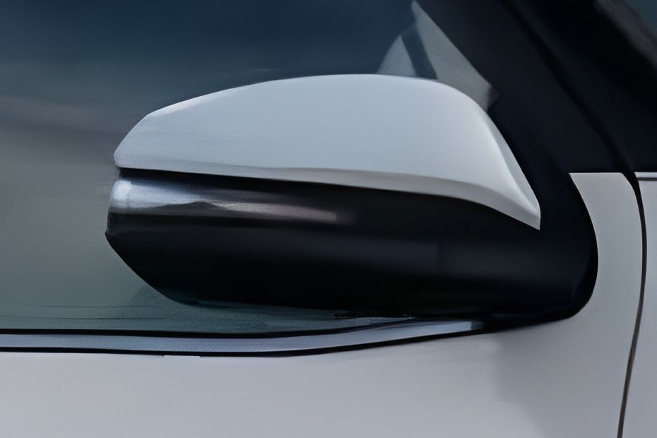 ORVM Image of Fortuner Legender