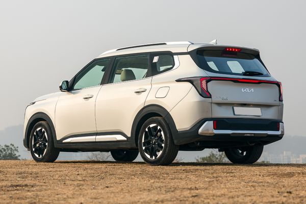 Kia Carens Clavis Price, 7 Seater Images, colours, Reviews & Specs