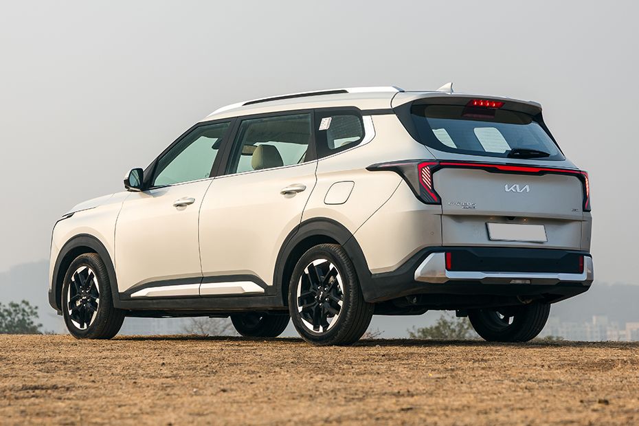 Rear 3/4 left Image of Carens Clavis