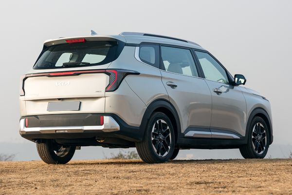 Kia Carens Clavis Price, 7 Seater Images, colours, Reviews & Specs