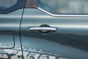 Rear Door Handle Image of Gravite