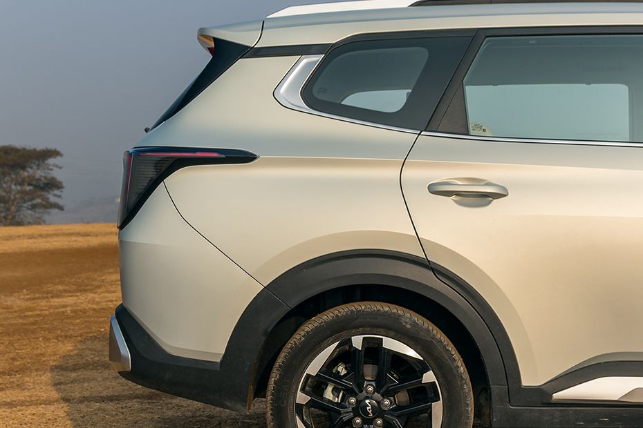 Rear Fender Image of Carens Clavis