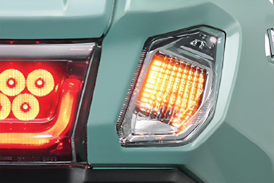 Rear Indicator View of Access 125
