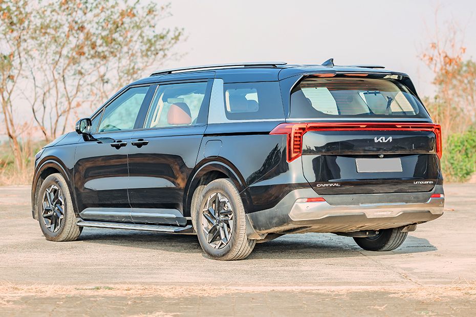 Rear Left Three Quarter View Image of Carnival