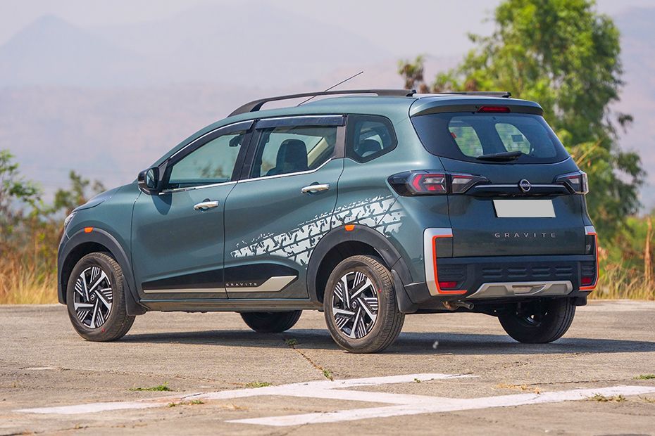 Rear Left Three Quarter View Image of Gravite