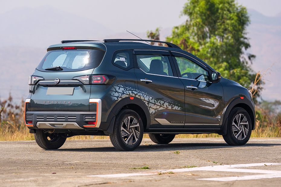 Rear Right Three Quarter View Image of Gravite