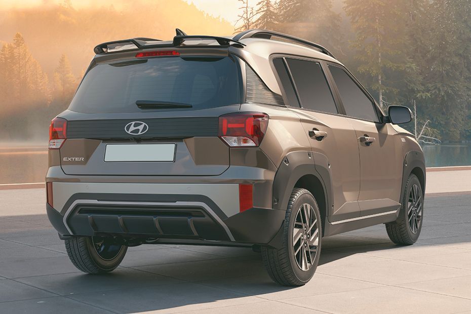 Rear Right Three Quarter View Image of Exter