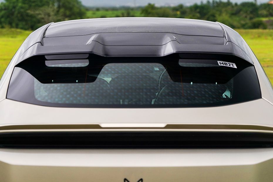 Rear WindShield Image of BE 6