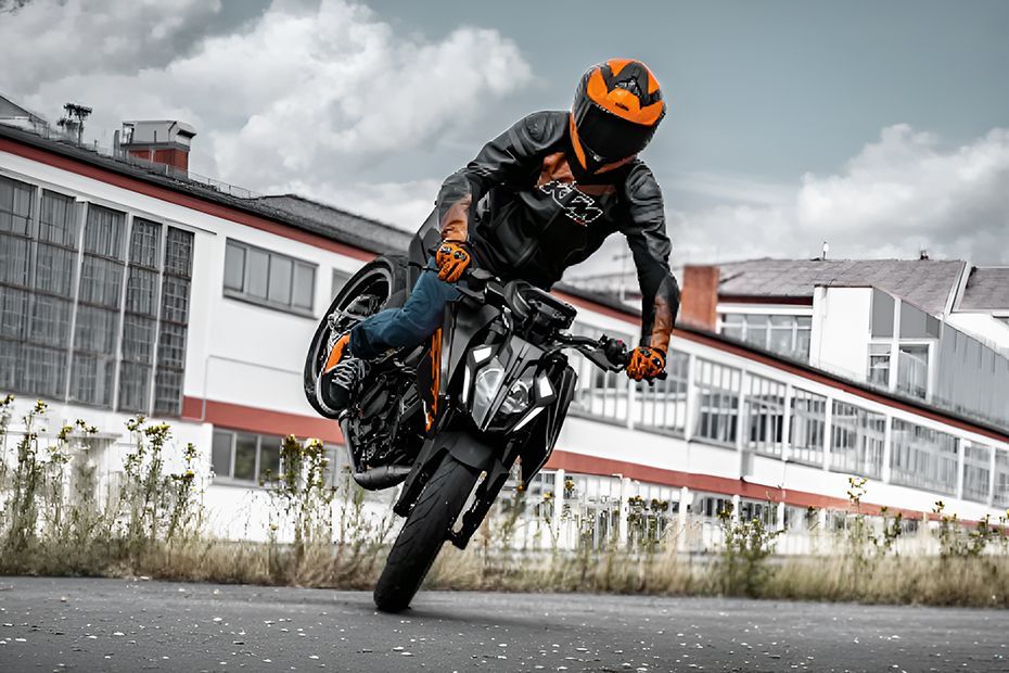 Riding: Front View of 250 Duke