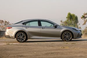 Right Side Profile View Image of Camry