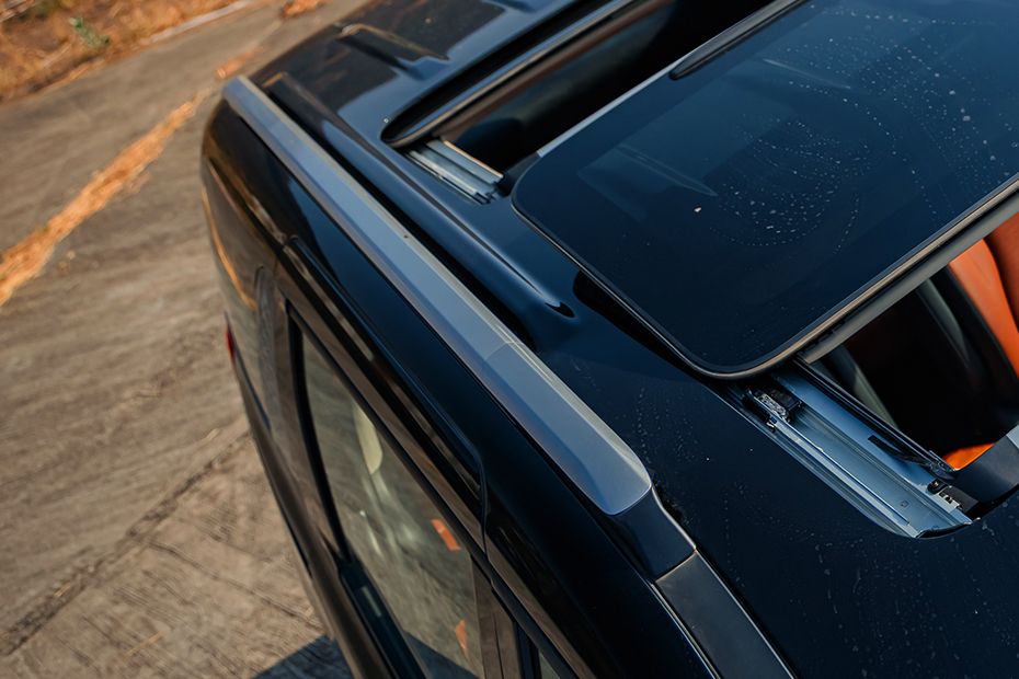 Roof Rails Image of Carnival