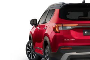 Side mirror rear angle Image of Elevate