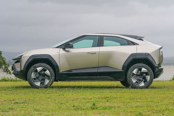 Side Profile View (Left) Image of BE 6