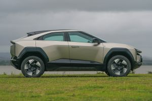 Side Profile View (Right) Image of BE 6